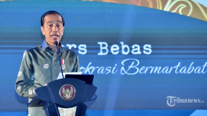 Jokowi Mengakui Keputusan Pengadilan Negeri Jakarta Pusat Yang Menunda Pilkada Menuai Kontroversi.